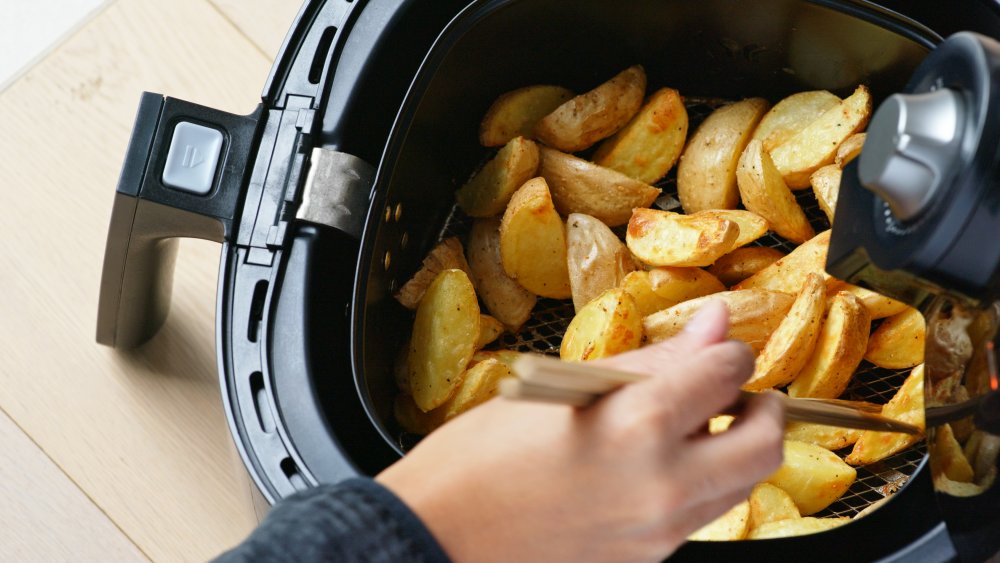 Descubra se batata frita na air fryer engorda ou não - AirBR